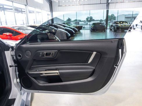 Used 2021 Ford Mustang Shelby GT500 w/ Carbon Fiber Track Pack image 37