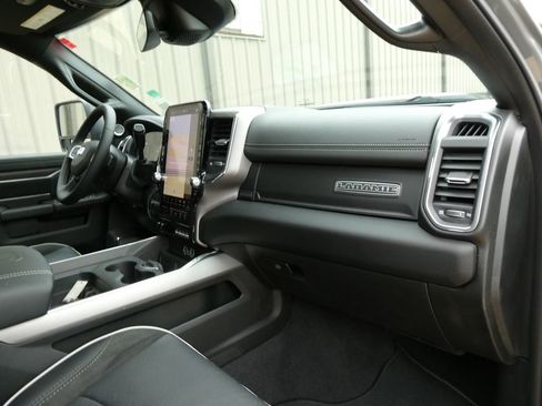 New 2026 RAM 2500 Laramie AWD/4WD image 13