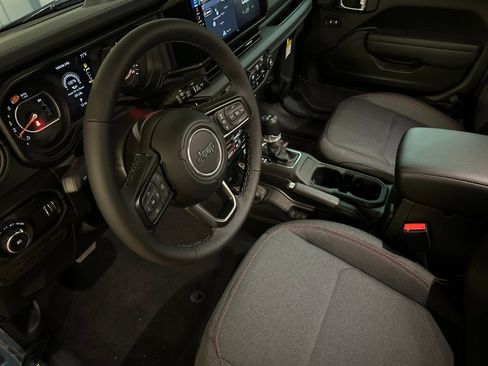 New 2025 Jeep Wrangler Unlimited Rubicon w/ Technology Group image 9