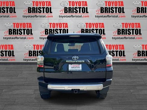 Used 2022 Toyota 4Runner TRD Off-Road AWD/4WD image 4