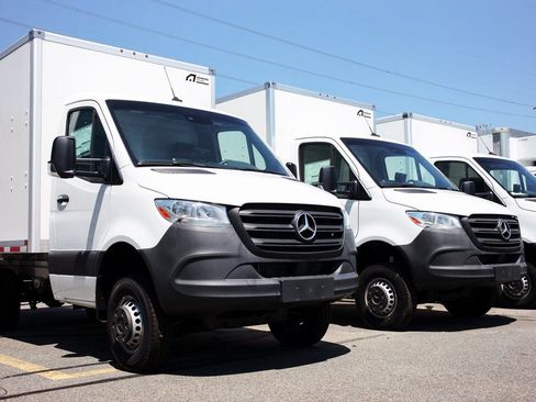 Used 2023 Mercedes-Benz Sprinter 3500 image 1