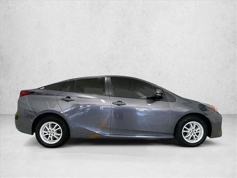 Used 2021 Toyota Prius LE FWD image 5