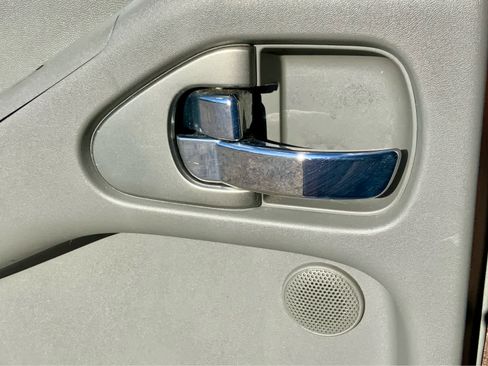 Used 2018 Nissan Frontier SL image 54