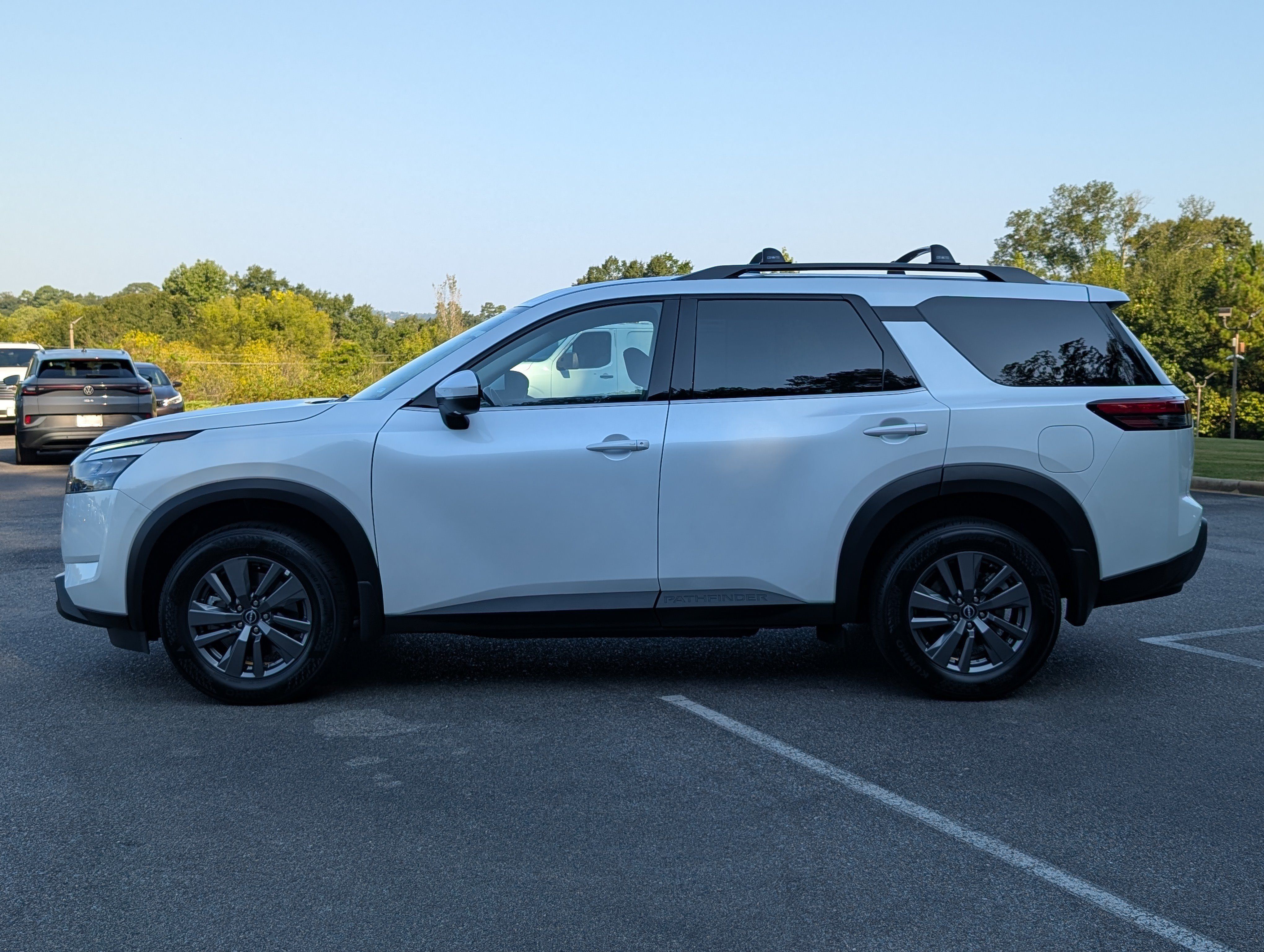 Used 2025 Nissan Pathfinder SV FWD image 6