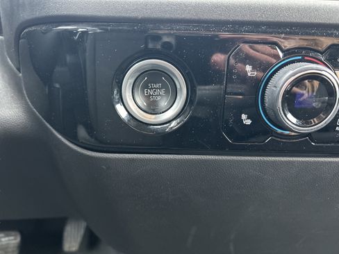 Used 2024 Chevrolet Silverado 1500 LT image 21