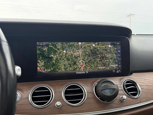Used 2019 Mercedes-Benz E 300 4MATIC image 12