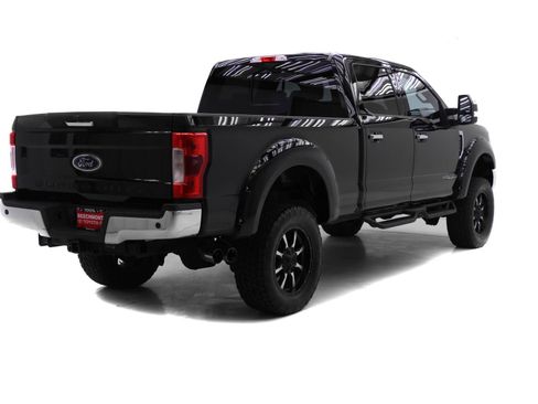 Used 2017 Ford F250 XLT w/ XLT Premium Package image 2