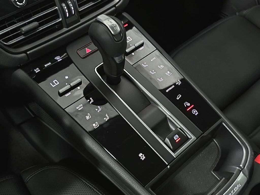 Certified 2026 Porsche Macan AWD/4WD image 20