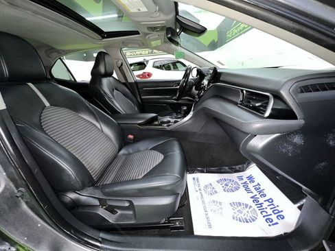 Used 2021 Toyota Camry SE w/ Cold Weather Package FWD image 29