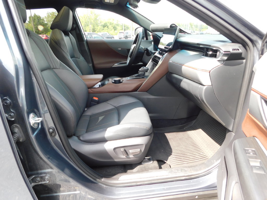 Used 2023 Toyota Venza Limited AWD/4WD image 18