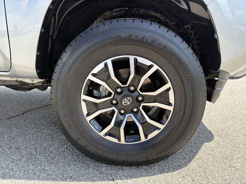 Certified 2022 Toyota Tacoma SR image 23