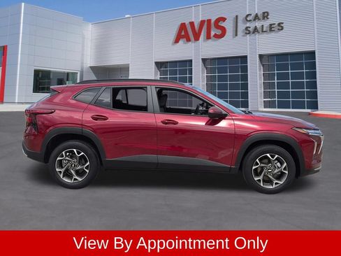 Used 2025 Chevrolet Trax LT w/ LT Convenience Package FWD image 5