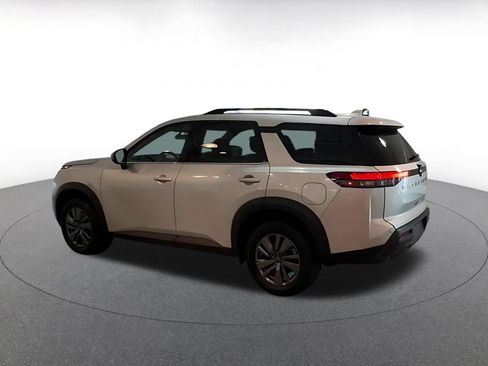Used 2025 Nissan Pathfinder SV FWD image 10