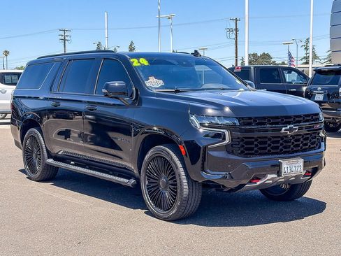 Used 2024 Chevrolet Suburban Z71 w/ Luxury Package AWD/4WD image 5