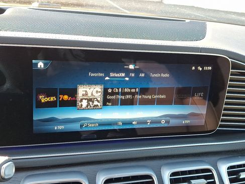 Used 2025 Mercedes-Benz GLS 580 4MATIC image 19