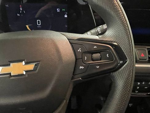Used 2025 Chevrolet TrailBlazer LS FWD image 32