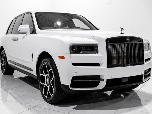 Used 2023 Rolls-Royce Cullinan Black Badge image 3