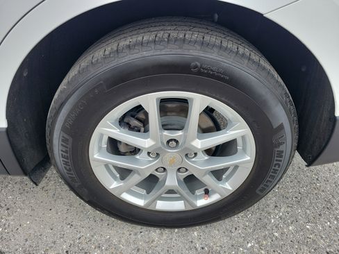 Certified 2024 Chevrolet Equinox LT FWD image 31