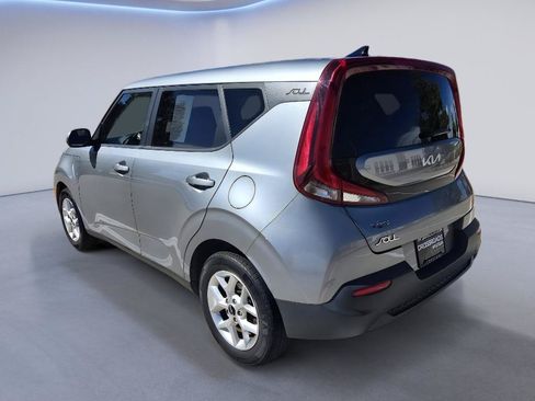 Used 2022 Kia Soul LX w/ Technology Package FWD image 3