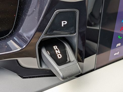 Certified 2025 Porsche Macan 4S Electric AWD/4WD image 18