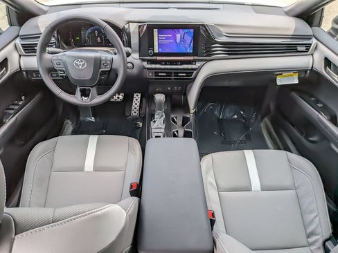 Used 2026 Toyota Camry SE FWD image 5