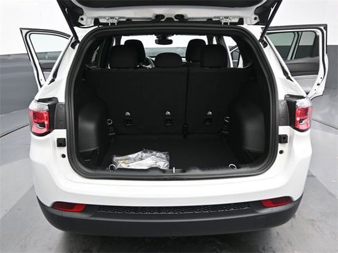 Used 2025 Jeep Compass Sport image 18