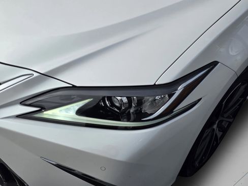 Certified 2022 Lexus ES 350 w/ Premium Package image 9