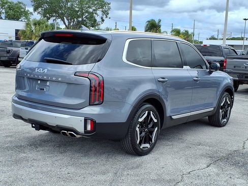 Used 2024 Kia Telluride EX w/ EX Captain's Chair Package image 7