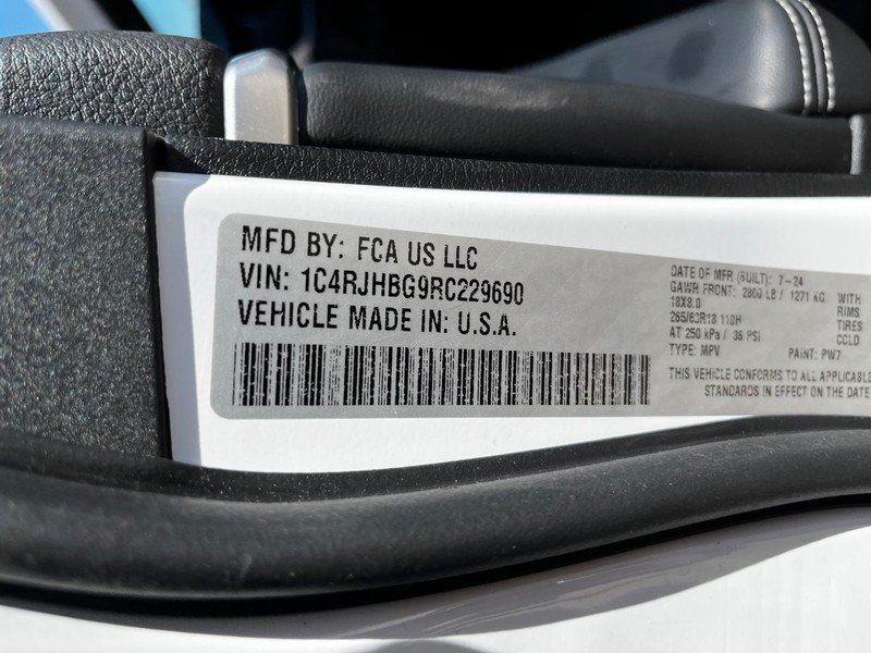 Used 2024 Jeep Grand Cherokee Limited AWD/4WD image 16