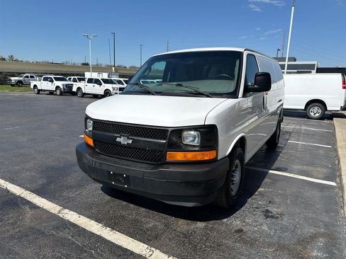 Used 2017 Chevrolet Express 2500 image 3
