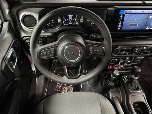 Used 2024 Jeep Wrangler Unlimited AWD/4WD image 13