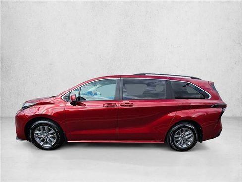 Used 2025 Toyota Sienna LE AWD/4WD image 8