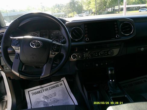 Used 2022 Toyota Tacoma TRD Off-Road image 21