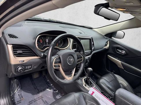 Used 2018 Jeep Cherokee Limited AWD/4WD image 12