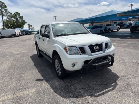 Used 2021 Nissan Frontier SV RWD image 3