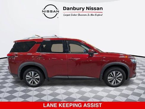 Certified 2024 Nissan Pathfinder SL AWD/4WD image 2