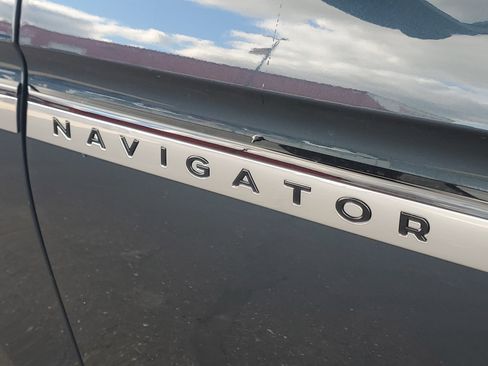 New 2025 Lincoln Navigator Reserve image 7