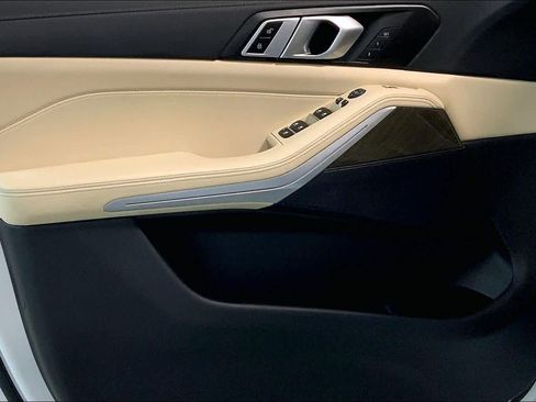 Used 2022 BMW X5 xDrive40i w/ M Sport Package image 21