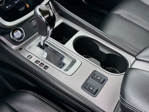 Used 2024 Nissan Murano SV AWD/4WD image 19