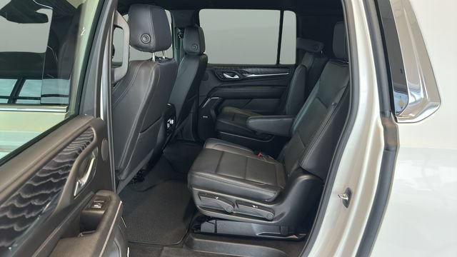 Used 2023 GMC Yukon XL Denali AWD/4WD image 17