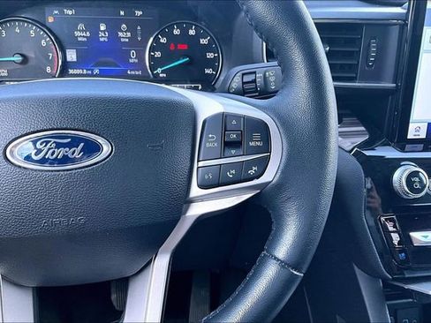 Used 2023 Ford Explorer Limited w/ Limited Technology Package image 12