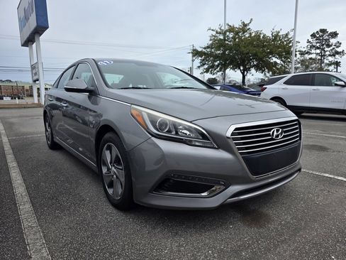 Used 2017 Hyundai Sonata Plug-In Hybrid image 1