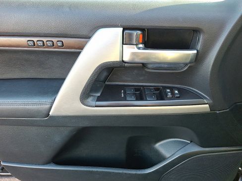 Used 2021 Toyota Land Cruiser image 12