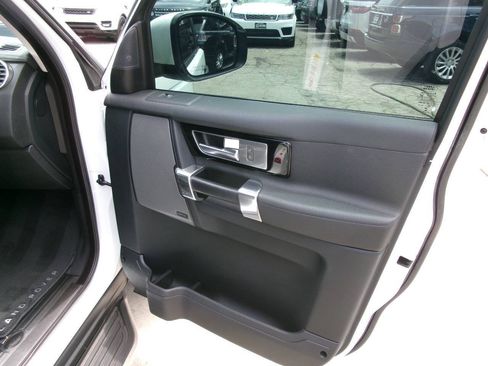 Used 2015 Land Rover LR4 HSE AWD/4WD image 9