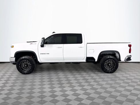 Used 2024 Chevrolet Silverado 2500 LT w/ Convenience Package AWD/4WD image 4
