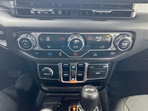 Used 2024 Jeep Wrangler Unlimited w/ Technology Group image 26