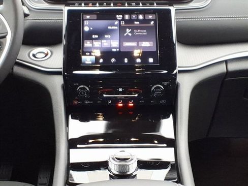 New 2025 Jeep Grand Cherokee Laredo X image 7