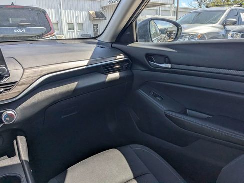 Used 2025 Nissan Altima 2.5 SV image 15