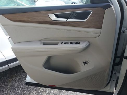 Certified 2025 Volkswagen Tiguan S image 29