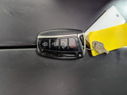 Used 2015 Hyundai Genesis 5.0 RWD image 26